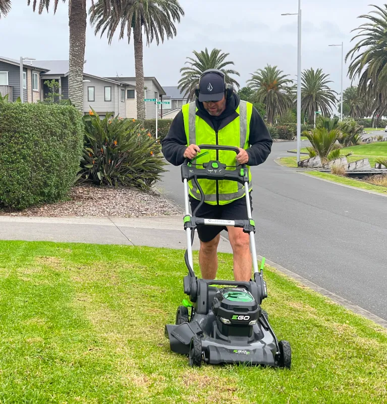 One-Off Spray & Leaf Blowing